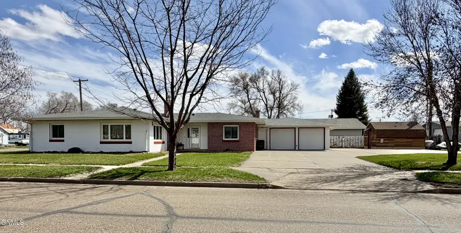 13 3rd Street Ne, Hazen, ND 58545 - #2