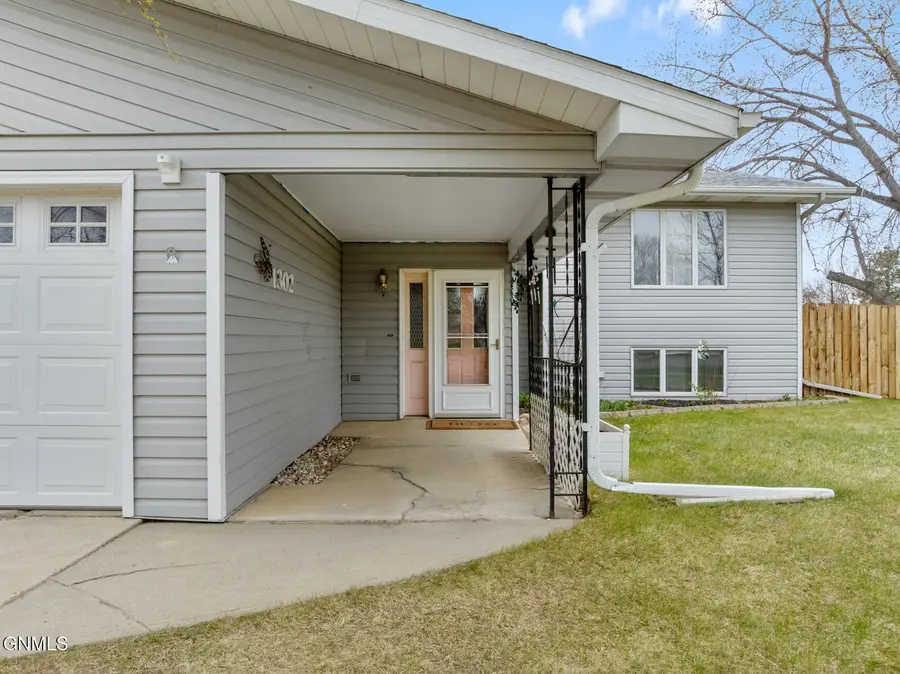 1302 10th Avenue W, Williston, ND 58801 - #2
