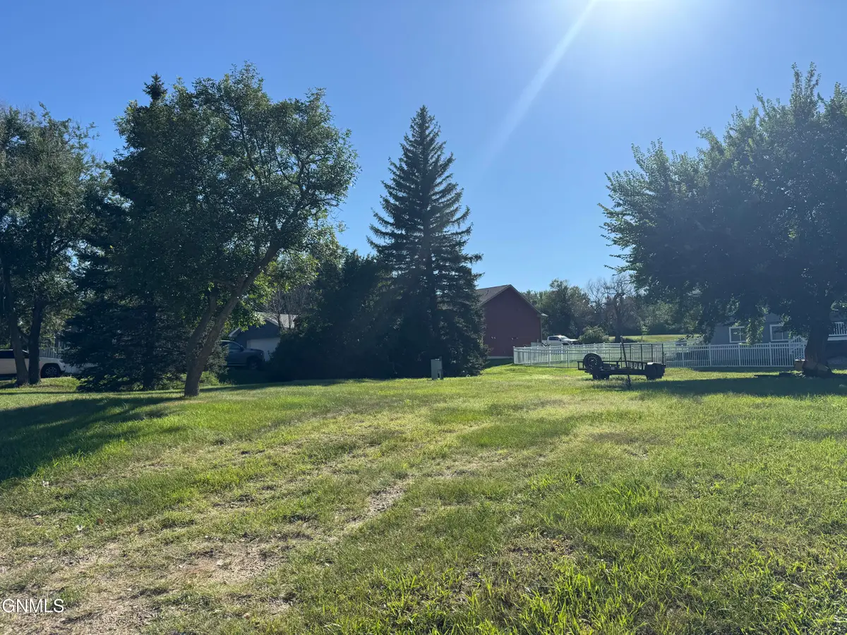 509 2nd Street Nw, Watford City, ND 58854 - #1
