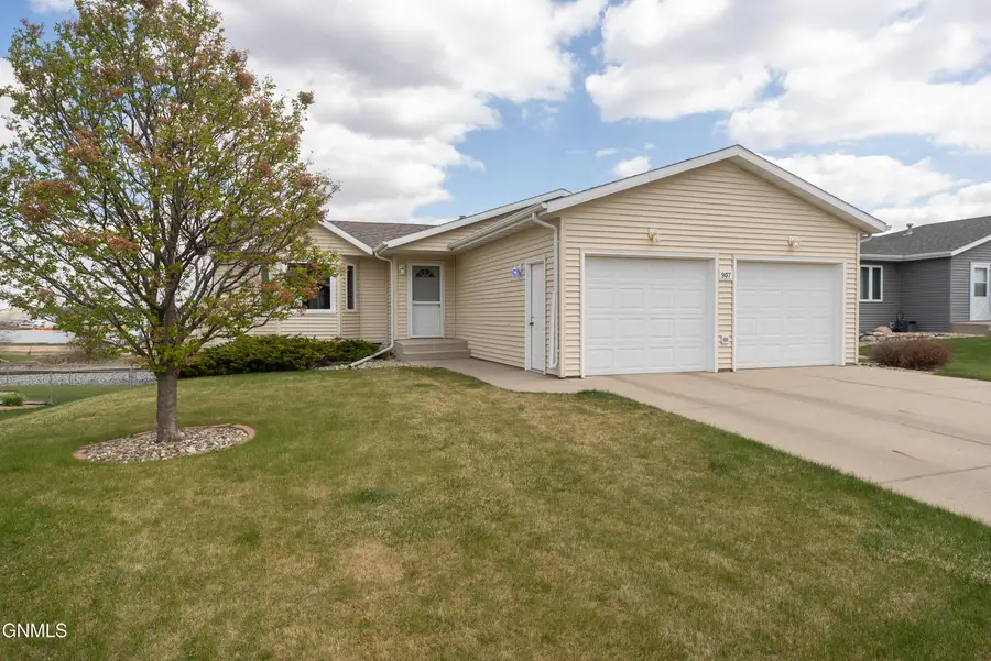 907 35th Street, Bismarck, ND 58501 - #2