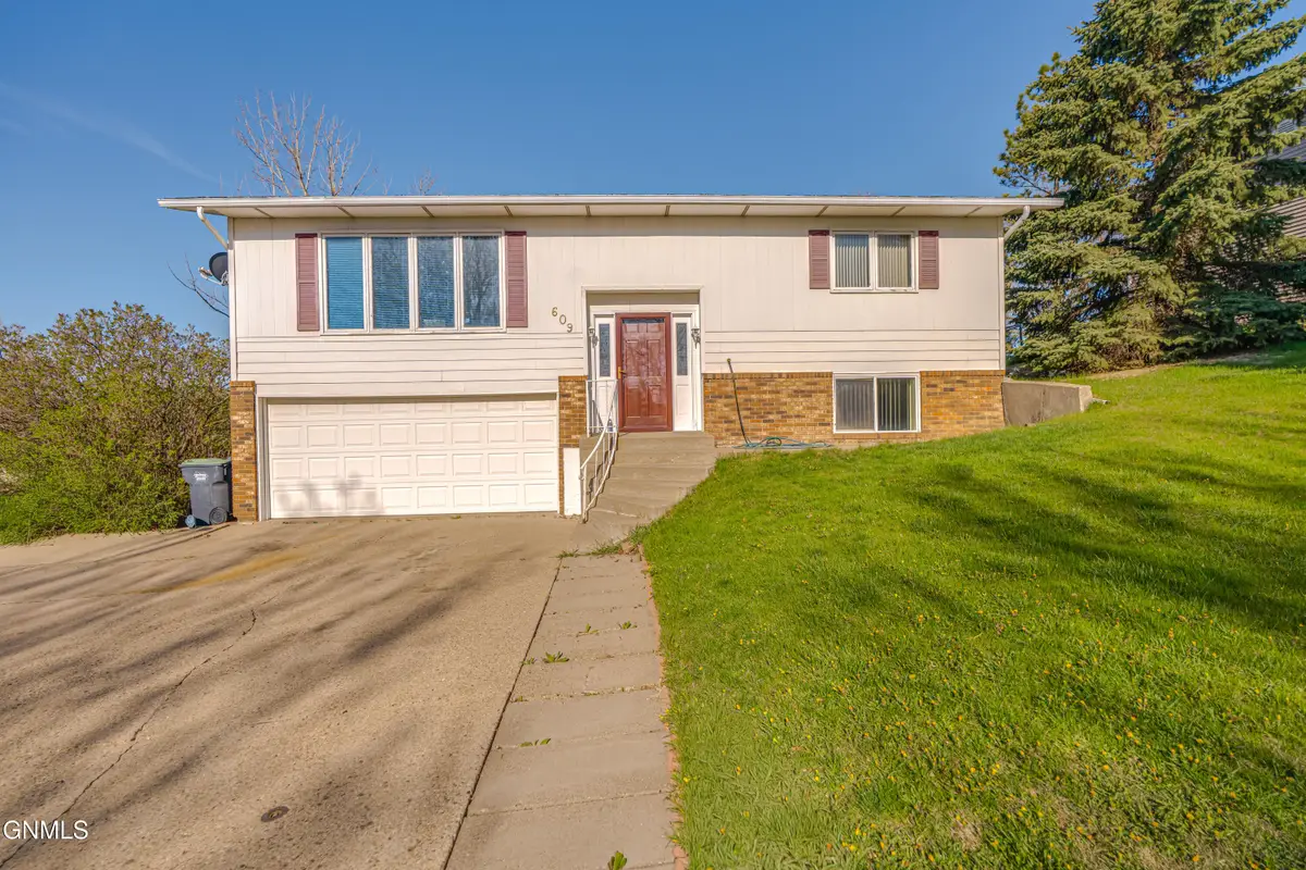 609 16th Avenue Nw, Mandan, ND 58554 - #1