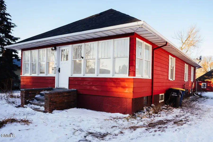 320 5th Avenue Sw, Jamestown, ND 58401 - #3