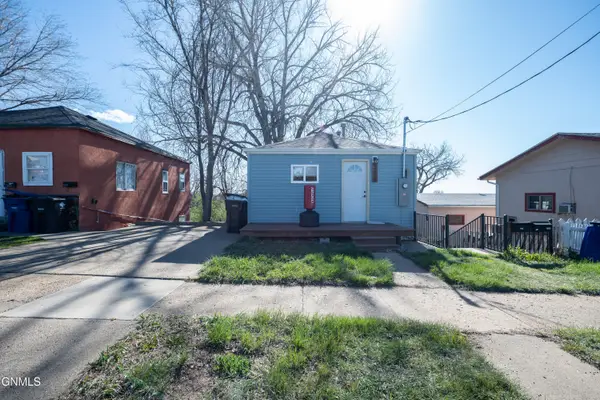 328 6th Avenue E, Dickinson, ND 58601