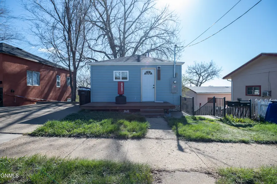 328 6th Avenue E, Dickinson, ND 58601 - #2