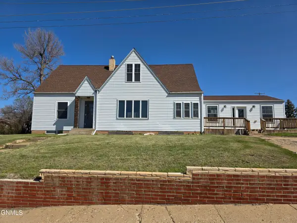 301 Iowa Avenue, Mott, ND 58646