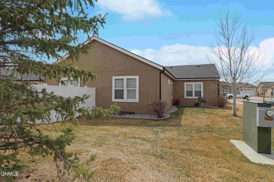 703 40th Street E, Williston, ND 58801 - #3
