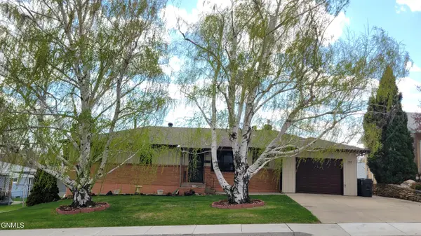 703 Sweetbriar Road, Mandan, ND 58554