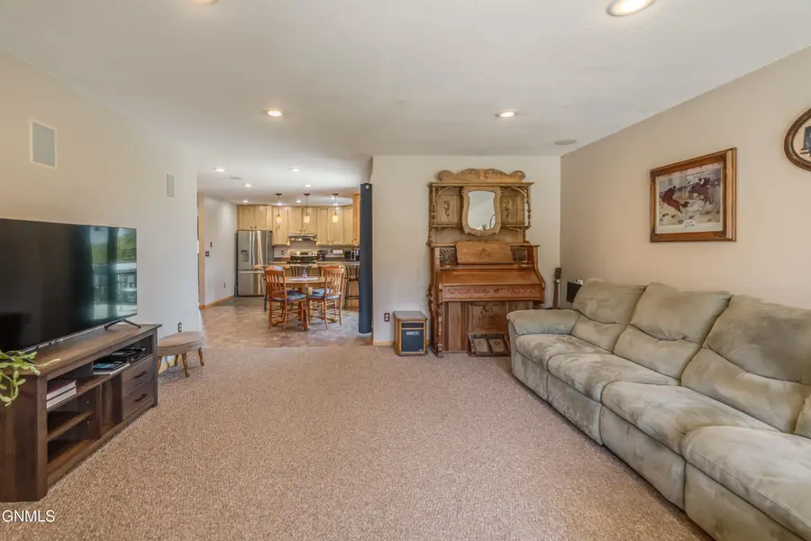 1008 21st Street Se, Mandan, ND 58554 - #3