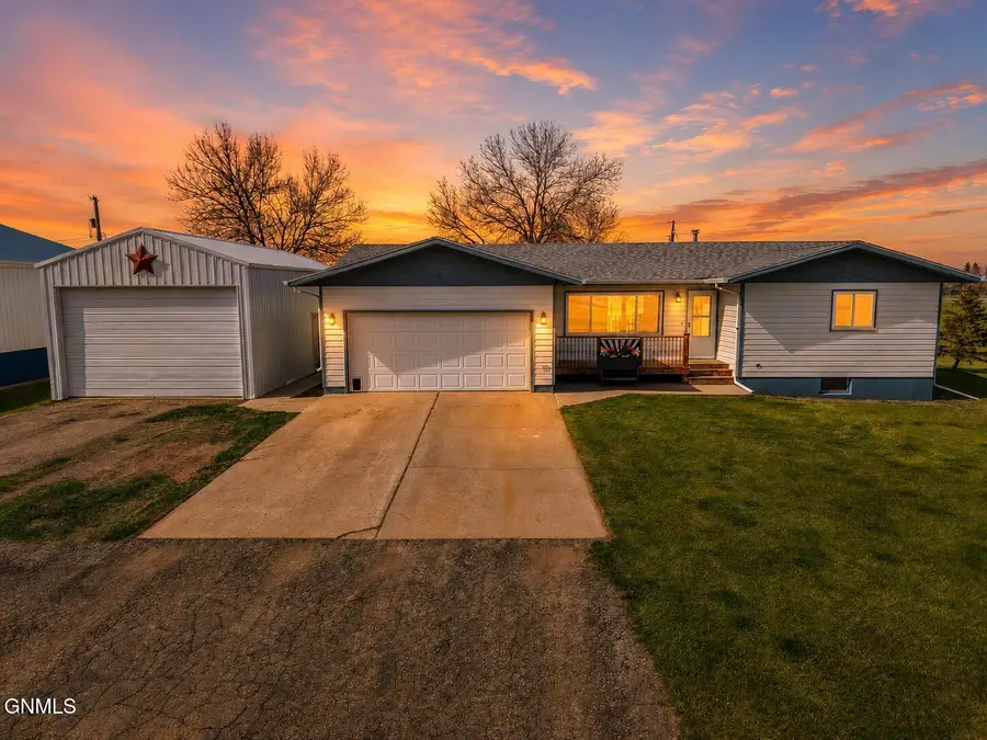 309 North Avenue E, Glen Ullin, ND 58631 - #2