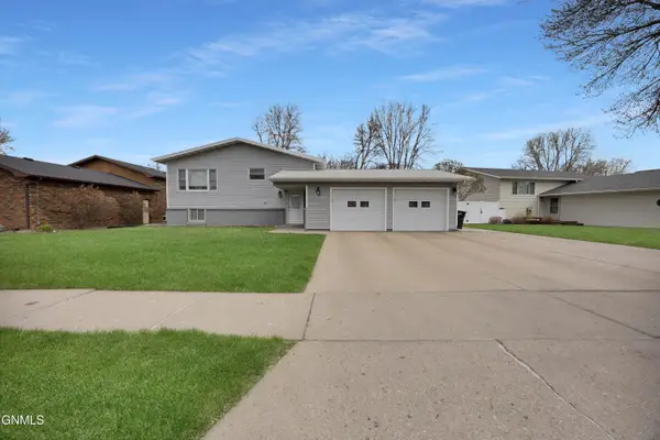 1627 Oakland Drive, Bismarck, ND 58504