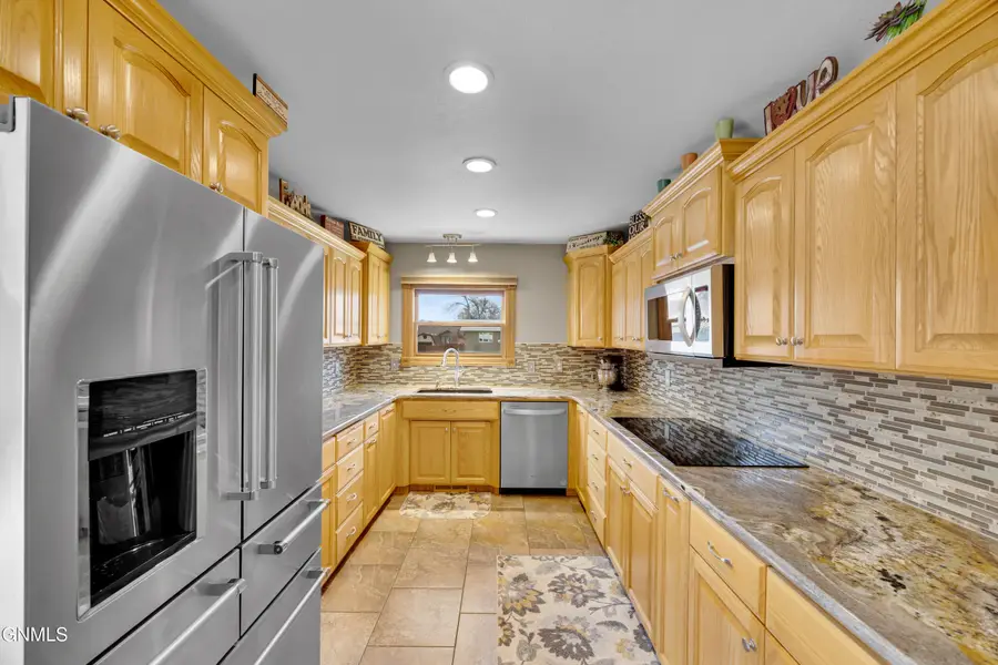 1627 Oakland Drive, Bismarck, ND 58504 - #2