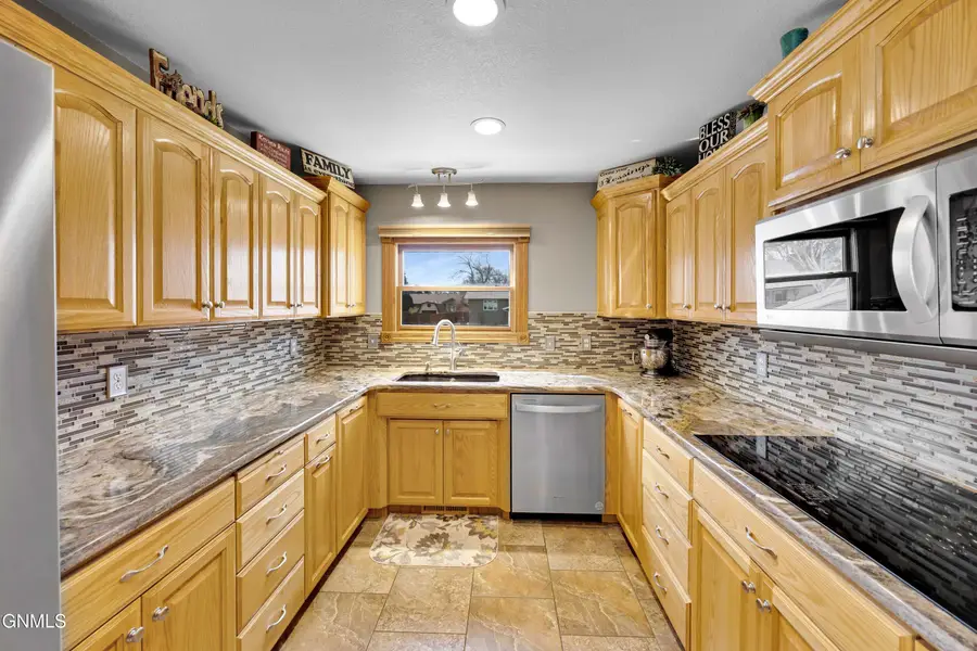 1627 Oakland Drive, Bismarck, ND 58504 - #3