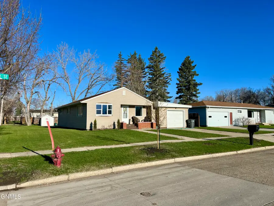 712 1st Street Se, Crosby, ND 58730 - #2