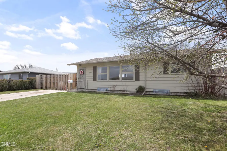 1223 13th Avenue W, Williston, ND 58801 - #3