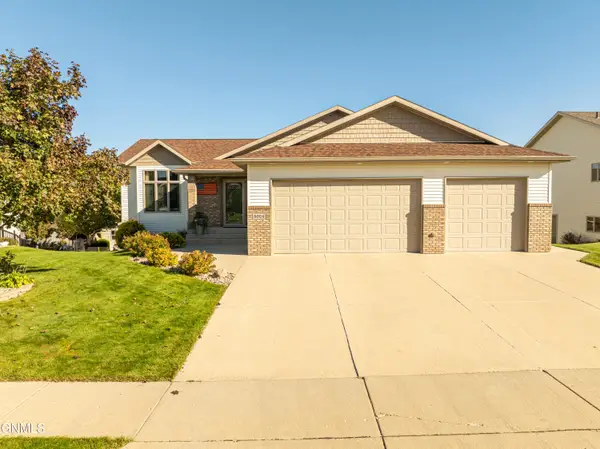 5024 Driftwood Lane, Bismarck, ND 58503