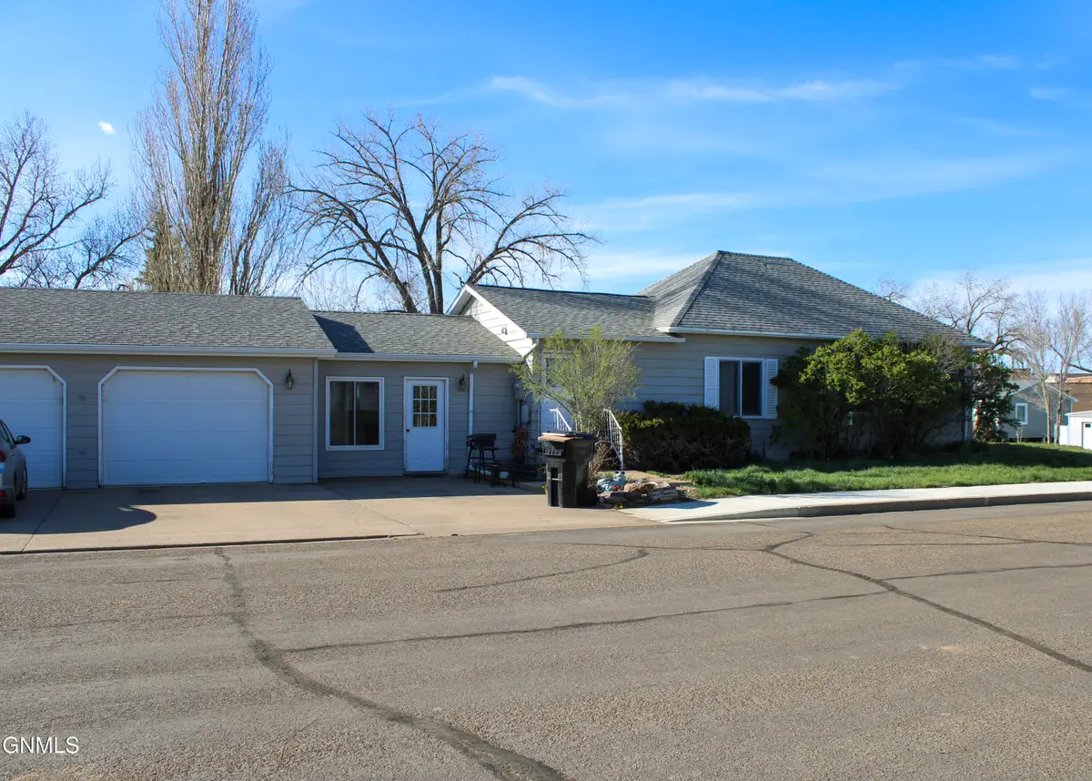 311 2nd Avenue Nw, Killdeer, ND 58640 - #1