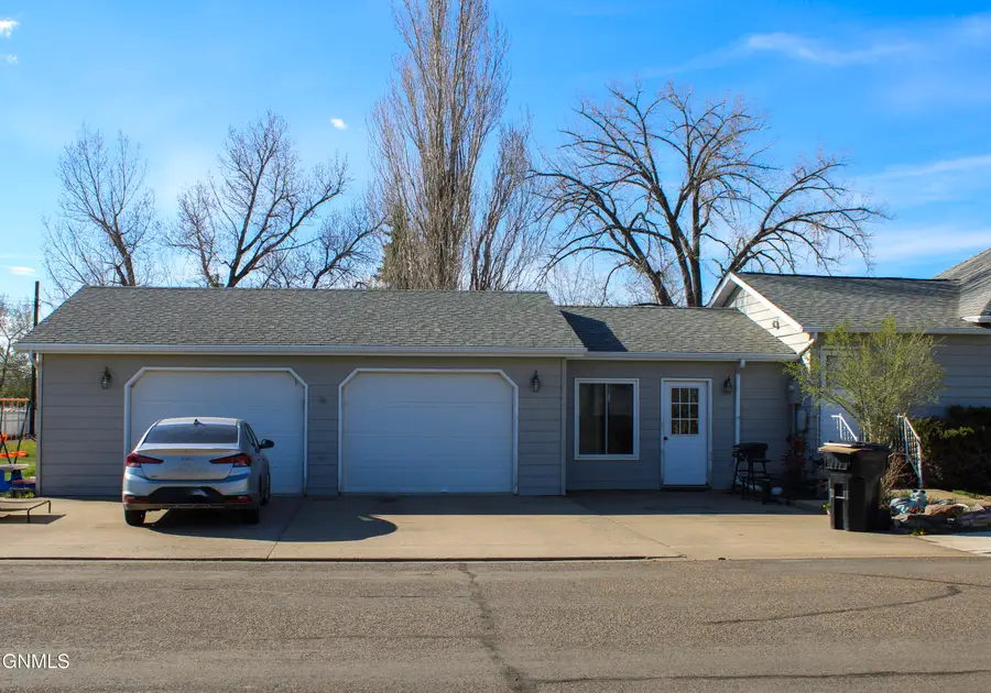 311 2nd Avenue Nw, Killdeer, ND 58640 - #2