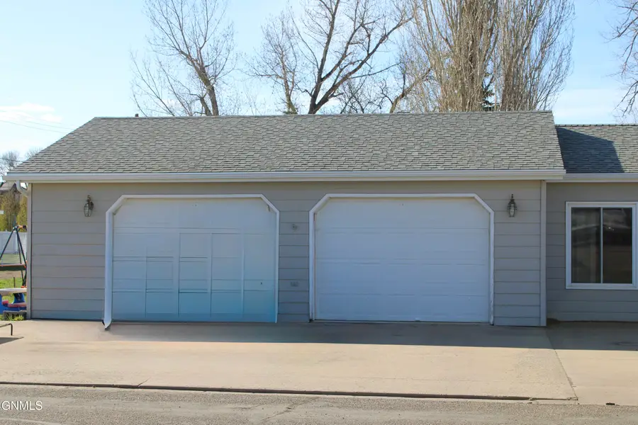 311 2nd Avenue Nw, Killdeer, ND 58640 - #3