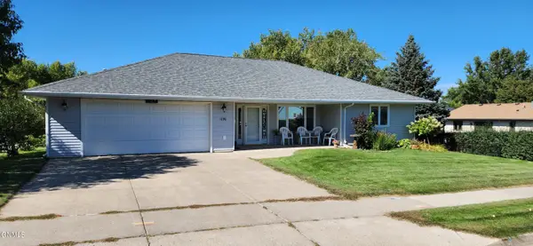 1096 Turnpike Avenue E, Bismarck, ND 58501