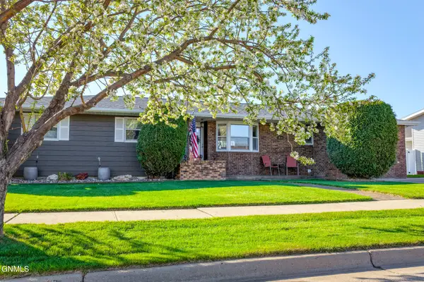 1816 Crest Street, Williston, ND 58801