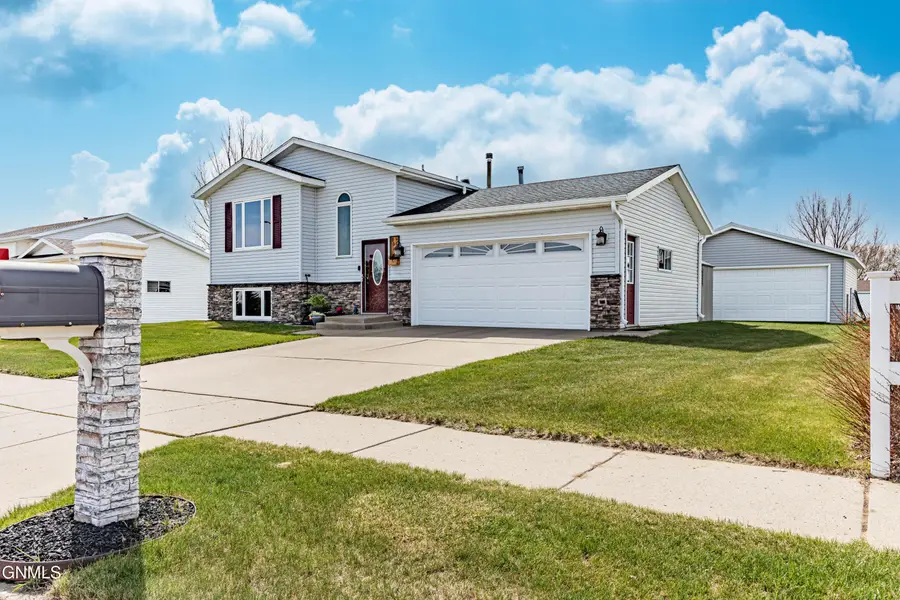 3611 43rd Street Nw, Mandan, ND 58554 - #2