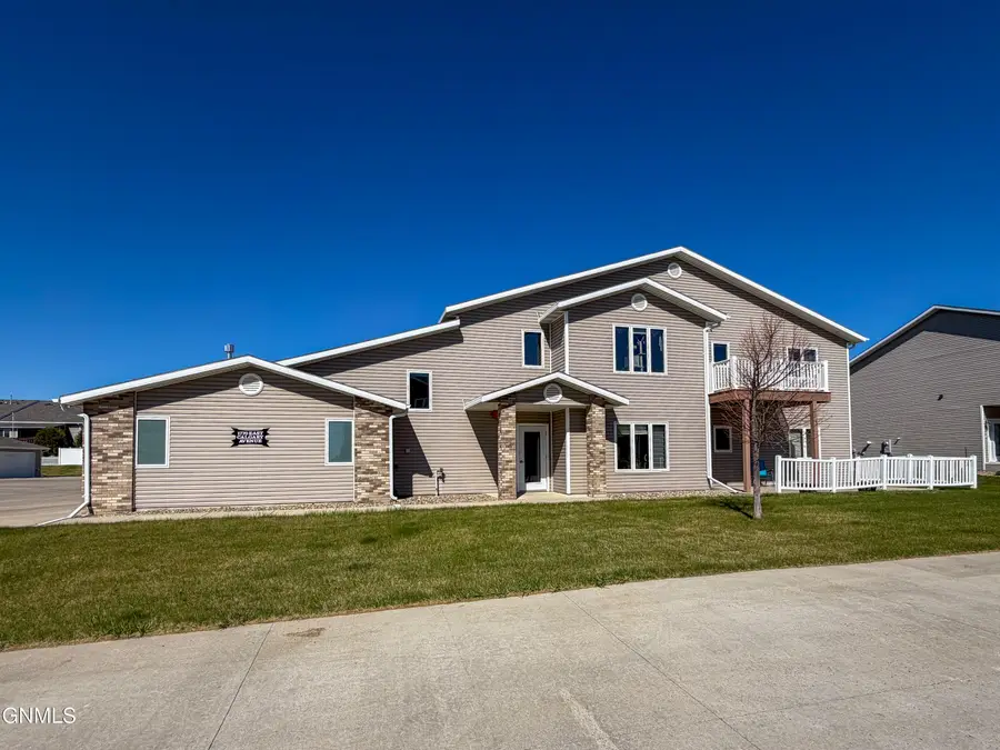 1770 E Calgary Avenue #6, Bismarck, ND 58503 - #3