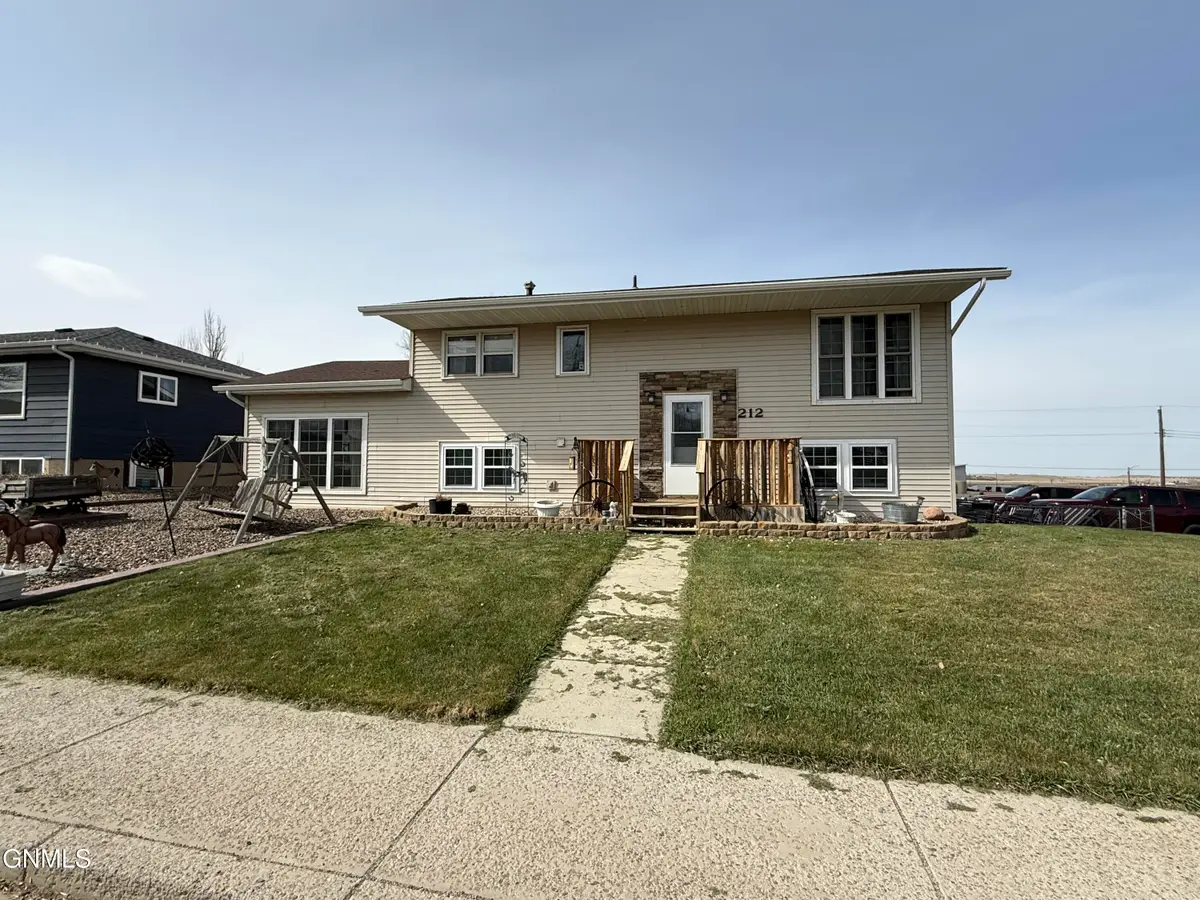 212 6th Avenue Ne, Watford City, ND 58854 - #1