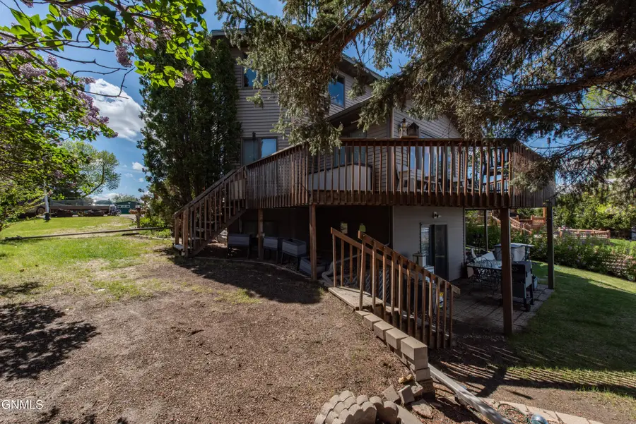 32 Littlehales Court, Dickinson, ND 58601 - #2