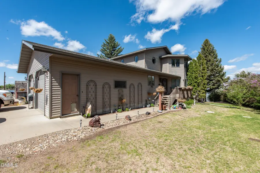 32 Littlehales Court, Dickinson, ND 58601 - #3