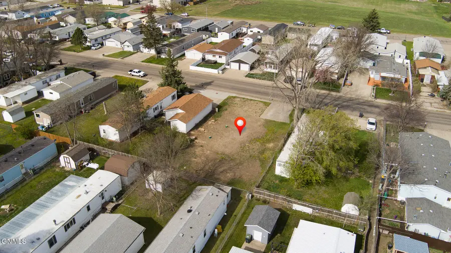 1400 8th Avenue Se, Mandan, ND 58554 - #2