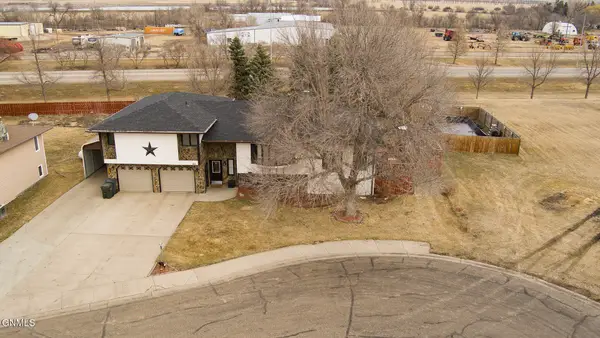 818 Mannhaven Street #2, Hazen, ND 58545