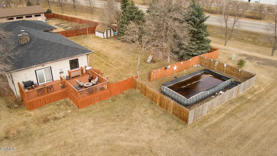 818 Mannhaven Street #2, Hazen, ND 58545 - #3