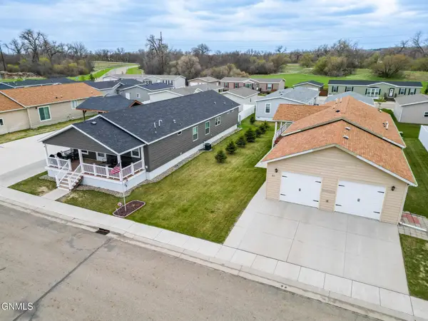 1613 Deerfield Road Se, Mandan, ND 58554