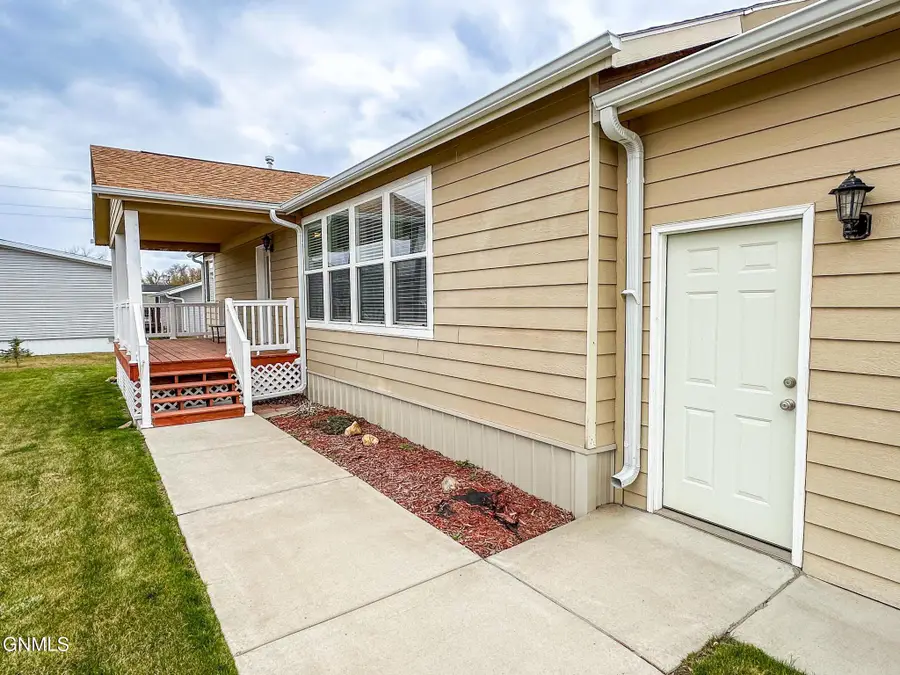 1613 Deerfield Road Se, Mandan, ND 58554 - #2