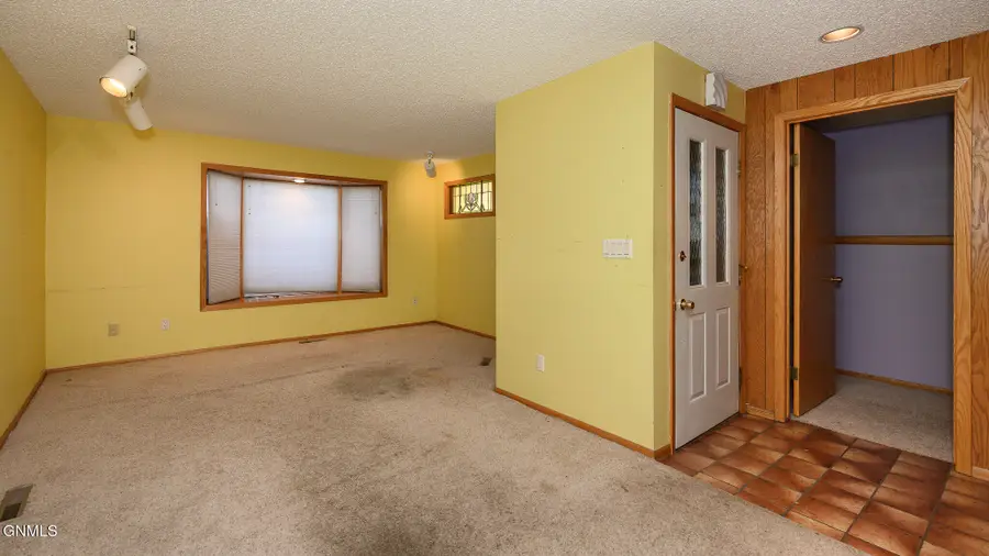 106 Rosser Avenue, Bismarck, ND 58501 - #3