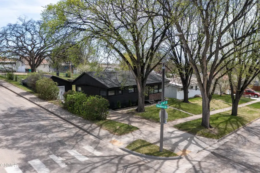 1227 N 14th Street N, Bismarck, ND 58501 - #3