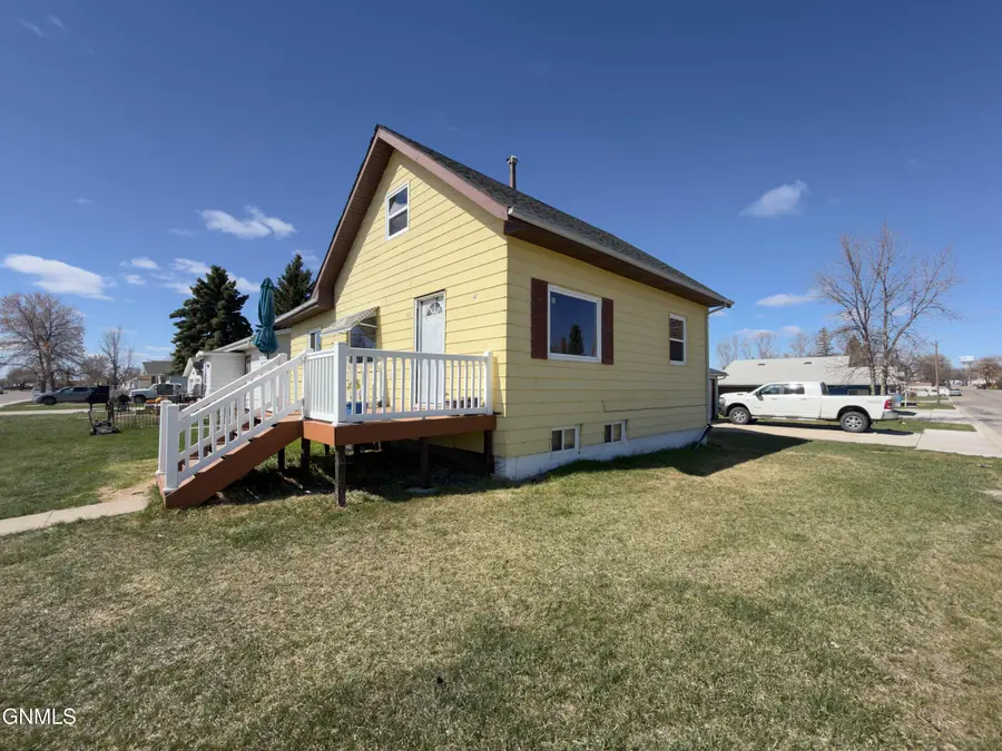 322 Hanson Street N, Tioga, ND 58852 - #2