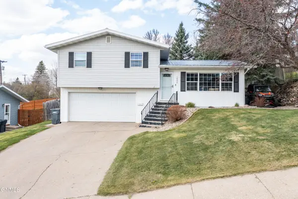 1002 3rd Street Nw, Mandan, ND 58554