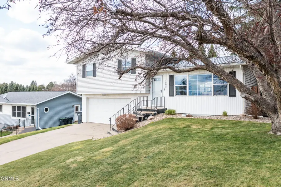 1002 3rd Street Nw, Mandan, ND 58554 - #3