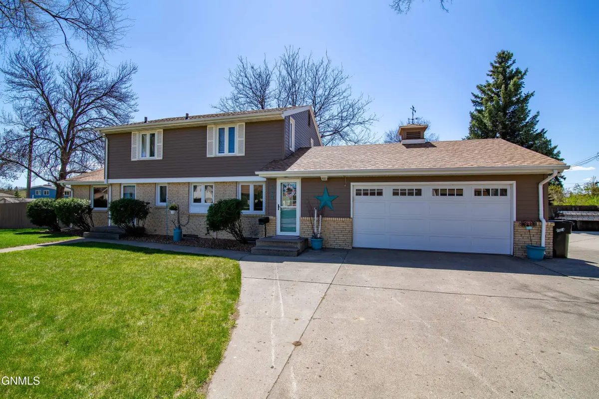 507 W Boulevard Avenue, Bismarck, ND 58501 - #1