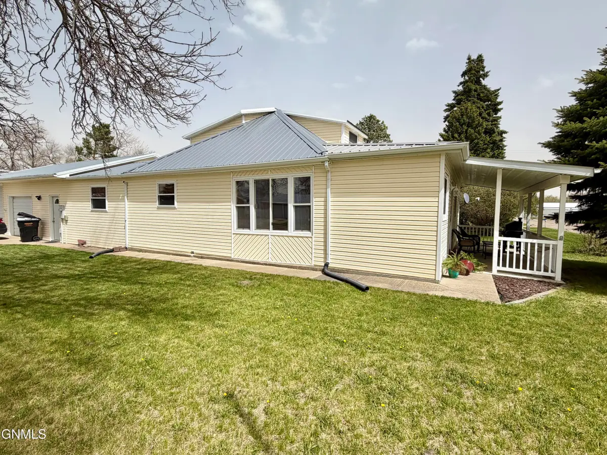 224 1st Street W, Center, ND 58530 - #1