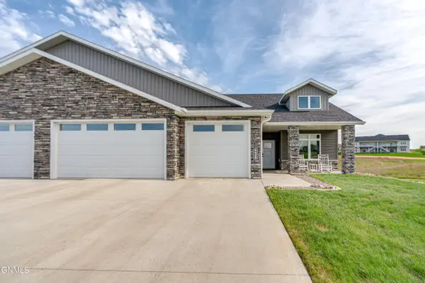 8029 Hawktree Drive, Bismarck, ND 58503