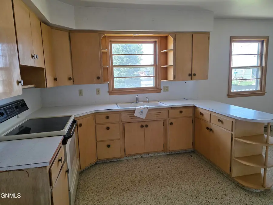 1409 2nd Street S, Dickinson, ND 58601 - #2