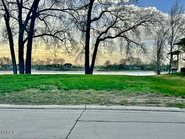 1304 1306 Bayview Court, Bismarck, ND 58504 - #1