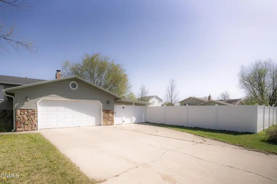 1807 4th Street Ne, Jamestown, ND 58401 - #2