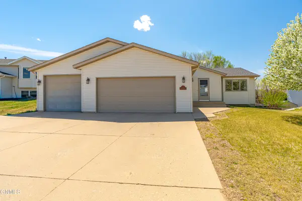 7 Humbert Drive, Lincoln, ND 58504