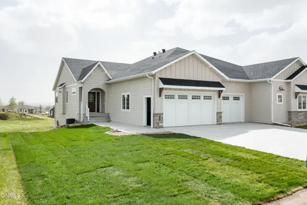 3703 Ridge Way, Bismarck, ND 58503