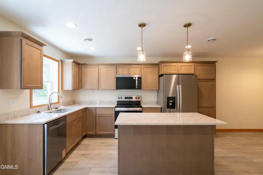 1246 4th Avenue Nw, Valley City, ND 58072 - #3