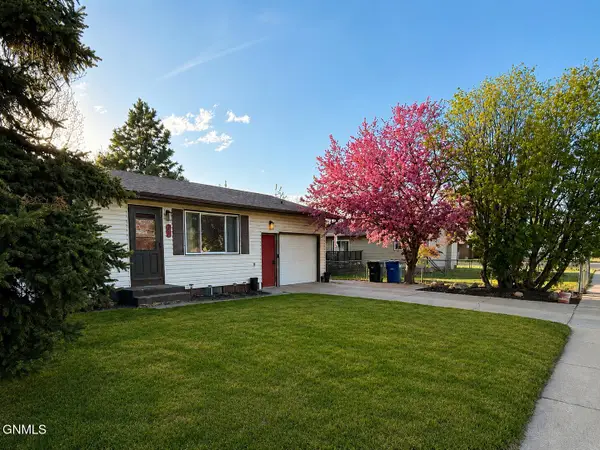 756 4th Avenue Sw, Dickinson, ND 58601