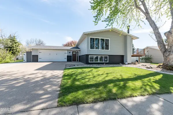 1517 Oakland Drive, Bismarck, ND 58504